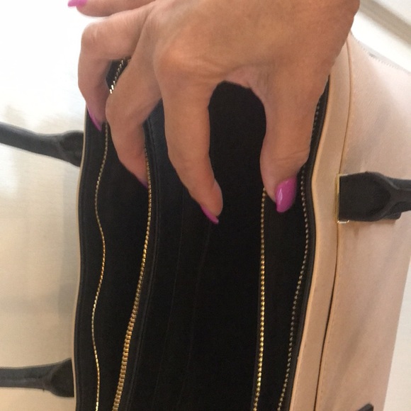 Beautiful Tan & Black Liz Claiborne Handbag - Picture 6 of 9